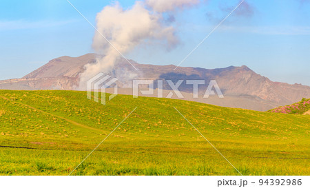 阿蘇山火口噴火 草千里ヶ浜 「阿蘇草千里ヶ浜」パノラマ撮影 阿蘇山火口噴火 草千里ヶ浜 「阿蘇草千里ヶ浜」パノラマ撮影 94392986