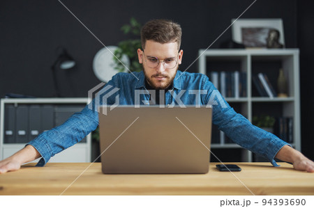 Young bearded coder 94393690