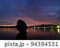 初秋の北海道江差町で瓶子岩と朝焼けの風景を撮影 94394531