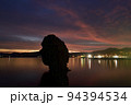 初秋の北海道江差町で瓶子岩と朝焼けの風景を撮影 94394534