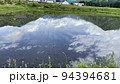 田んぼに映る空 94394681