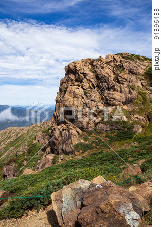 至仏山山頂付近の岩山 94396433