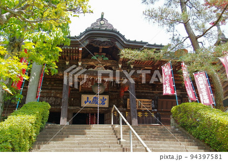 岩殿山安楽寺(吉見観音)、本堂を見上げる【埼玉県吉見町】 岩殿山安楽寺(吉見観音)、本堂を見上げる【埼玉県吉見町】 94397581