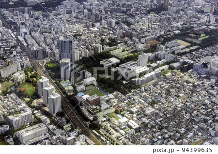 早稲田大学西早稲田キャンパス付近を空撮 94399635