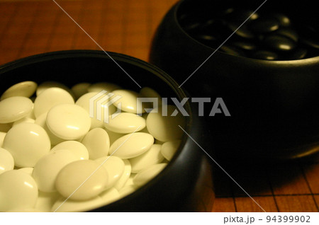 囲碁の碁石 94399902