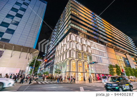 日本の東京都市景観 いまだコロナ禍だが、銀座SIX前はコロナ禍前と変わらない賑わい=9月16日 日本の東京都市景観 いまだコロナ禍だが、銀座SIX前はコロナ禍前と変わらない賑わい=9月16日 94400287