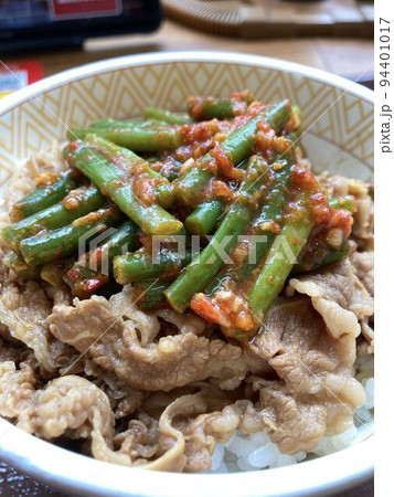 ニンニクの芽牛丼 ニンニクの芽牛丼 94401017