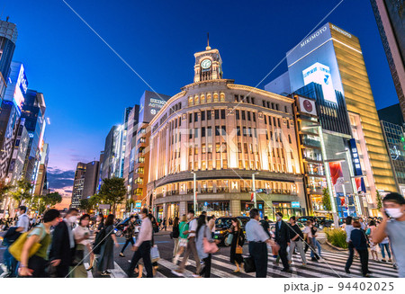日本の東京都市景観 8週世界最多・死者数5週世界2番目。銀座はコロナ禍前の人出=9月16日 日本の東京都市景観 8週世界最多・死者数5週世界2番目。銀座はコロナ禍前の人出=9月16日 94402025