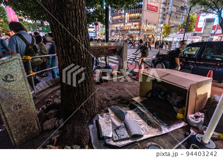 日本の東京都市景観 8週世界最多・死者数5週…賑わう渋谷や我が物顔で占拠する…＝9月16日 94403242