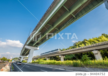 《愛知県》長久手市都市風景　リニモとグリーンロードと名古屋瀬戸道路 94404752