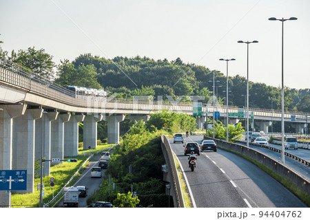 《愛知県》長久手市都市風景　リニモとグリーンロード 94404762