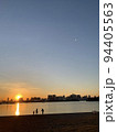 家族と夕飯 94405563