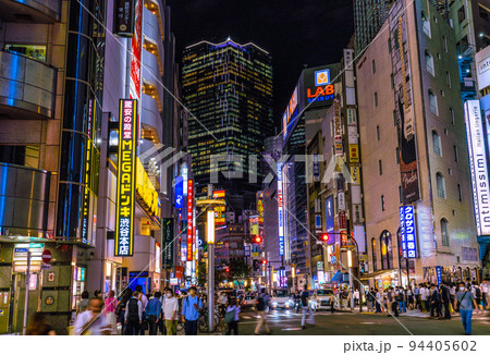 日本の東京都市景観 8週世界最多…。渋谷駅前の道玄坂二丁目東付近はコロナ禍前の人出＝9月16日 94405602