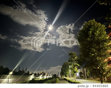 明るい月夜 94405860