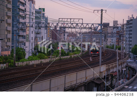兵庫県神戸市　花隈　夕暮れ時の街並み 94406238