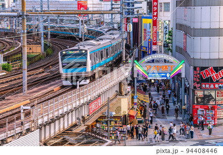 日本の東京都市景観 8週世界最多…。コロナ禍だが賑わう上野のアメ横などを望む＝9月16日 94408446