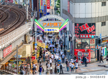 日本の東京都市景観 8週世界最多…。コロナ禍だが賑わう上野のアメ横などを望む＝9月16日 94408449