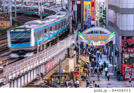 日本の東京都市景観 8週世界最多…。コロナ禍だが賑わう上野のアメ横などを望む＝9月16日 94408453
