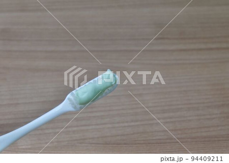 Toothbrushes with Herbal Toothpaste Toothbrushes with Herbal Toothpaste 94409211