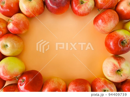 Freshly picked apples are laid out on the edge of the background 94409739