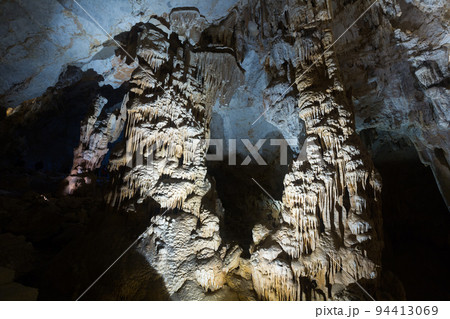 Picture of illuminated Grotte des Demoiselles in France 94413069