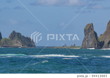 西積丹 積丹ブルーの西の河原の岩々 西積丹 積丹ブルーの西の河原の岩々 94413665