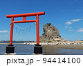 福島県いわき市勿来海水浴場の鳥居 94414100