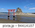 福島県いわき市勿来海水浴場の鳥居 94414107