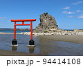 福島県いわき市勿来海水浴場の鳥居 94414108