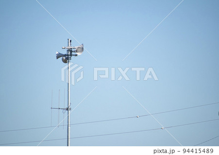 青空と町内放送するためのスピーカー 94415489
