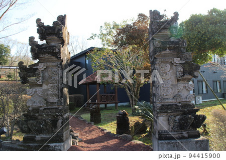 伊豆いっぺき湖高級リゾートホテル庭園石像 94415900