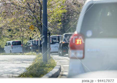 行楽地の渋滞 行楽地の渋滞 94417077