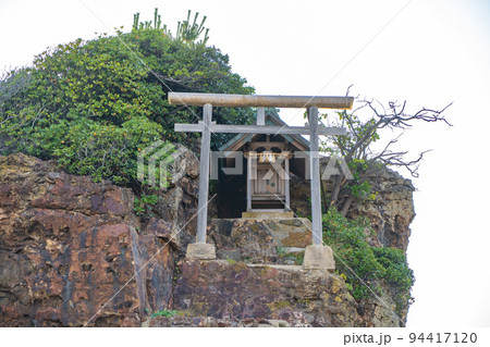 稲佐の浜 弁天島 国譲り 国引き神話の舞台(島根県出雲市) 稲佐の浜 弁天島 国譲り 国引き神話の舞台(島根県出雲市) 94417120
