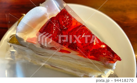 いちごジャムがのったいちごのケーキ いちごジャムがのったいちごのケーキ 94418270