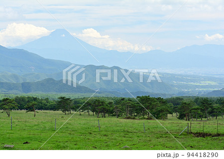 八ヶ岳まきば公園と富士山 八ヶ岳まきば公園と富士山 94418290