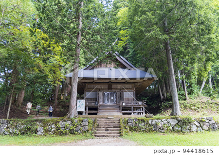 観光客がいる戸隠神社火之御子社/長野県長野市【妙高戸隠連山国立公園】 観光客がいる戸隠神社火之御子社/長野県長野市【妙高戸隠連山国立公園】 94418615