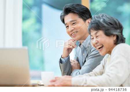 シニア夫婦 保険 介護 相続 資産運用 94418736