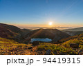 光芒と蔵王の御釜 94419315