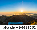 蔵王御釜と日の出 94419362