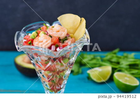 メキシコ料理のセビーチェ 94419512