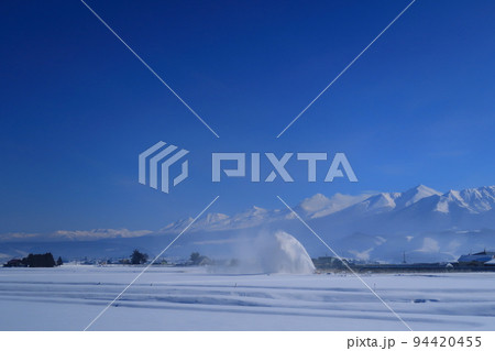 北海道の農業　春の訪れ 94420455