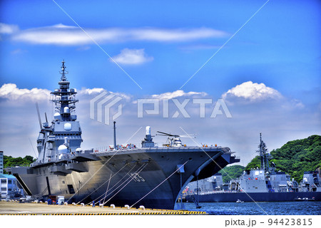 【神奈川】横須賀 出雲からヘリコプター発艦 【神奈川】横須賀 出雲からヘリコプター発艦 94423815