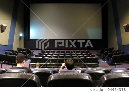映画館の上映待機時間② 映画館の上映待機時間② 94424338
