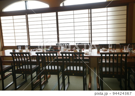食事会のあと(料亭のテーブル)① 食事会のあと(料亭のテーブル)① 94424367