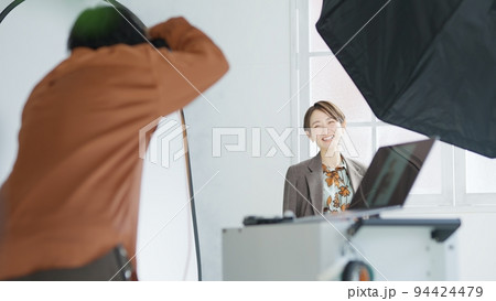 ファッション撮影シーン 94424479
