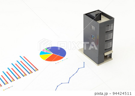 ビル模型とグラフ 94424511