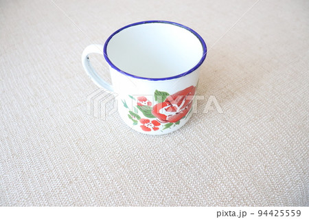 ベトナムのレトロなホーローカップ～薔薇～ 94425559