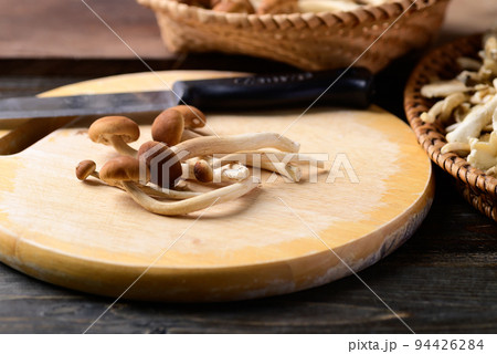 Fresh yanagi matsutake mushroom prepare for cooking on cutting wooden board Fresh yanagi matsutake mushroom prepare for cooking on cutting wooden board 94426284