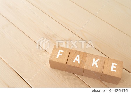 FAKEと書かれたブロック FAKEと書かれたブロック 94426456