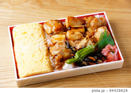 焼鳥弁当 出し巻き 焼鳥弁当 出し巻き 94426626